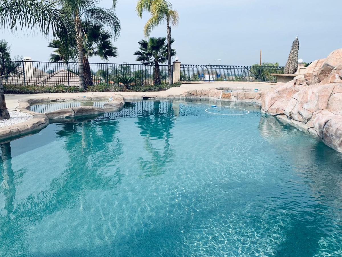 Luxhome Suites N Villa Riverside Exterior foto