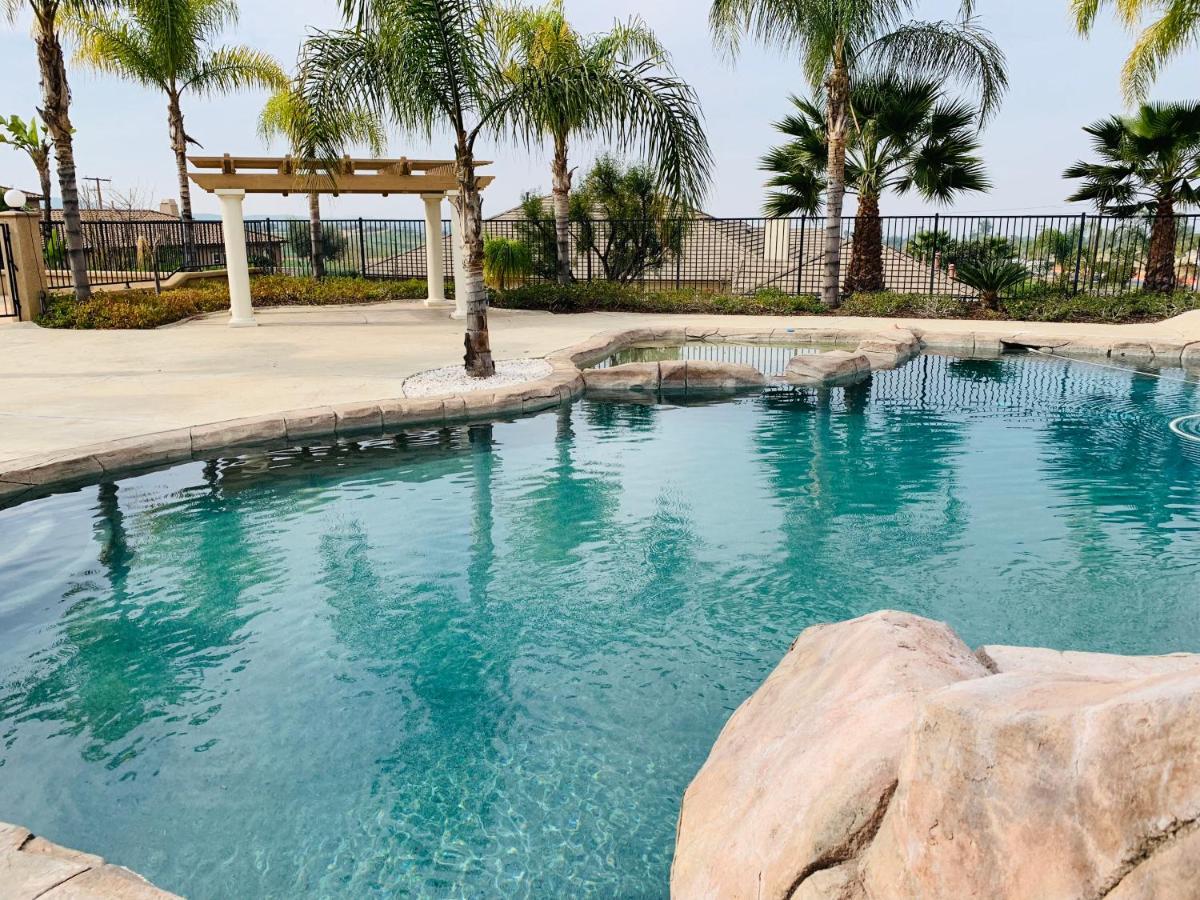 Luxhome Suites N Villa Riverside Exterior foto